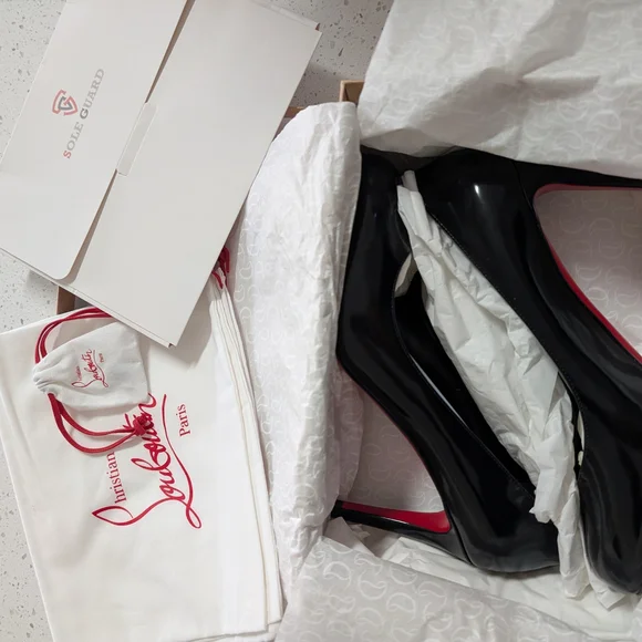 Christian Louboutin Black Patent Pumps with Signature Red Sole - Picture 2 of 8